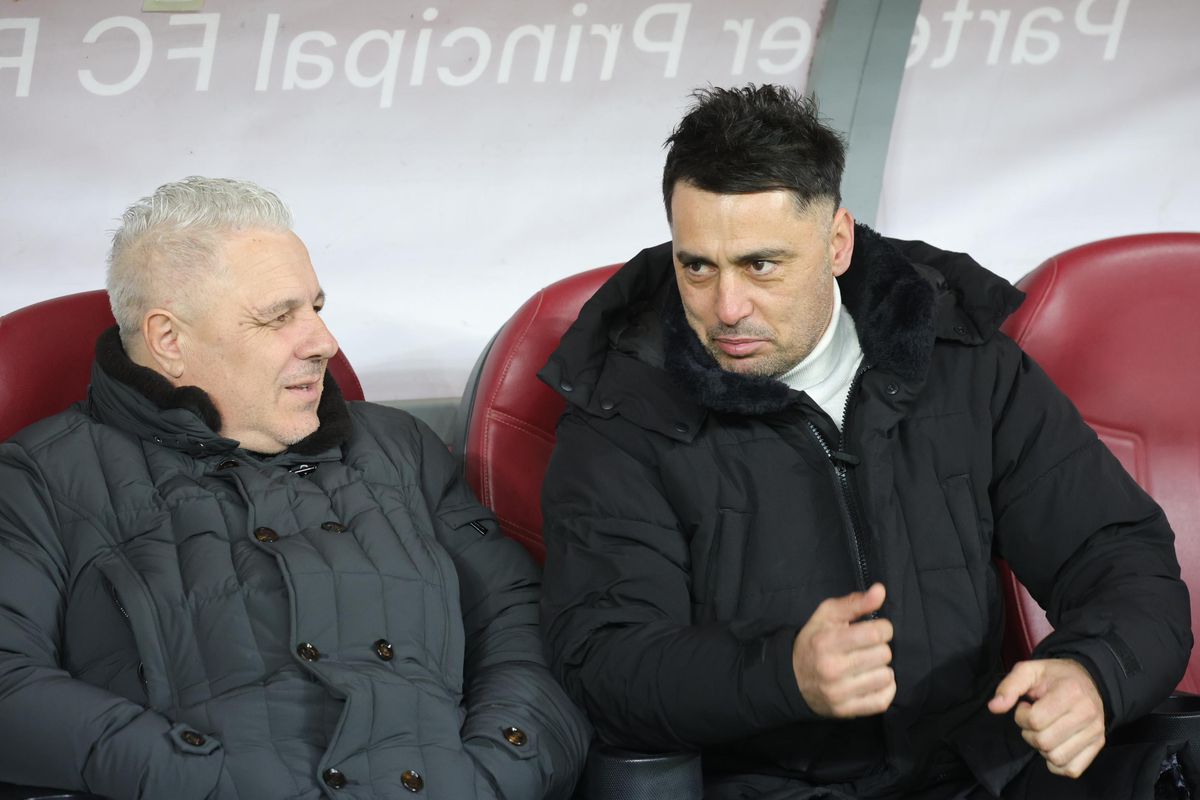 Ținuta aleasă de Șumudică pentru Rapid - FCSB » A schimbat geaca, dar a atras atenția prin alte două detalii