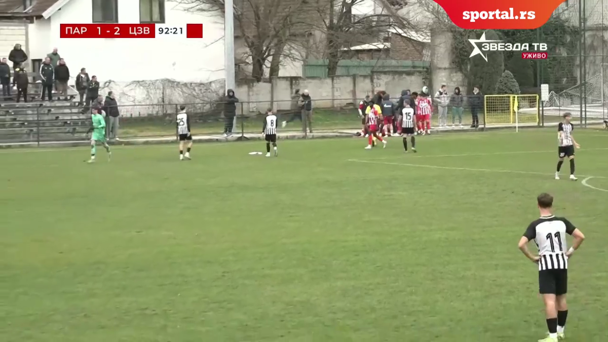 Bătaie generală la Steaua Roșie - Partizan! » I-a călcat tricoul în picioare, i-a dat cu mingea în cap, apoi a urmat haosul + Presa reacționează: „imagine catastrofală”