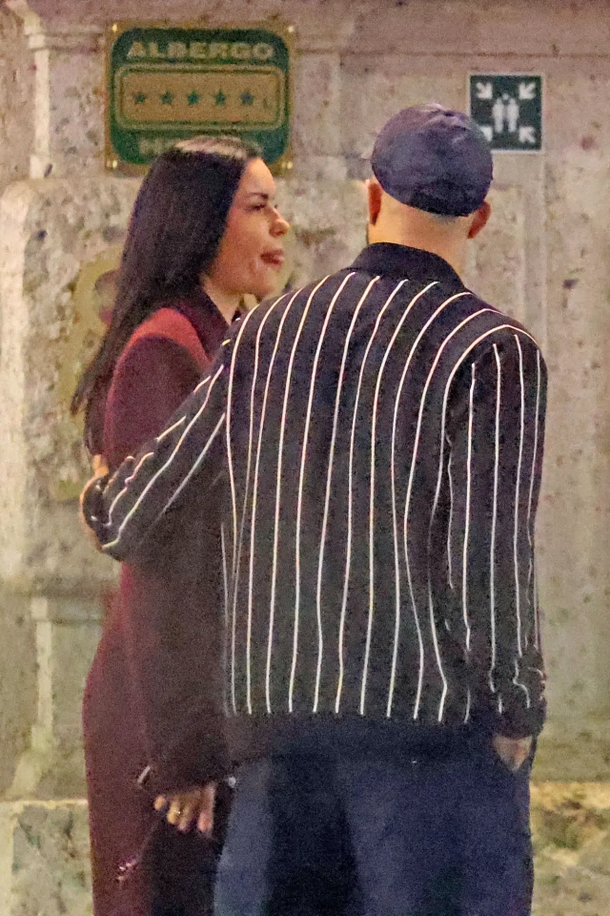 Starul lui AC Milan s-a abținut o singură zi! » A fost surprins cu două femei la 24 de ore după ce soția a plecat din țară