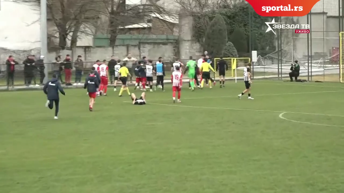 Bătaie generală la Steaua Roșie - Partizan! » I-a călcat tricoul în picioare, i-a dat cu mingea în cap, apoi a urmat haosul + Presa reacționează: „imagine catastrofală”