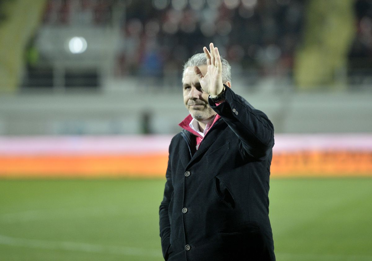 Ce s-a întâmplat la ultima victorie a lui Șumudică în fața rivalei FCSB » Vedetele care erau pe teren + cine a fost arbitru