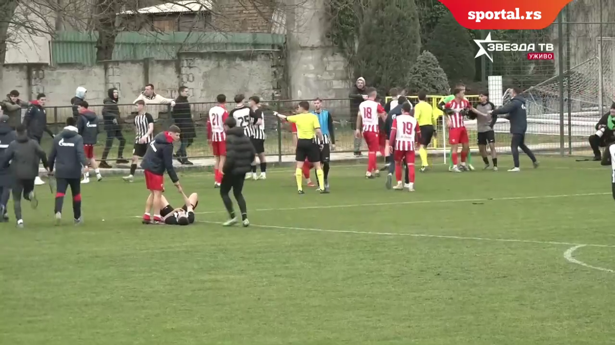 Bătaie generală la Steaua Roșie - Partizan! » I-a călcat tricoul în picioare, i-a dat cu mingea în cap, apoi a urmat haosul + Presa reacționează: „imagine catastrofală”