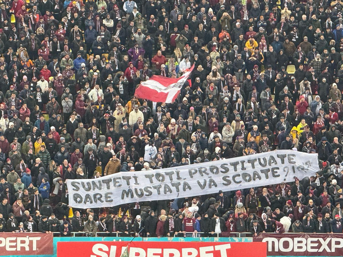 Rapid - FCSB, toate mesajele afișate » Ironii și jigniri pe Arena Națională, banner cu greșeală gramaticală în peluză