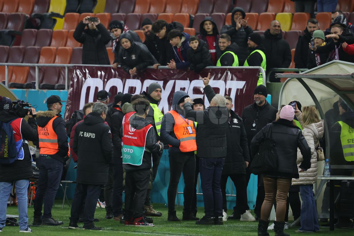 Marius Șumudică a explicat semnul făcut către galeria FCSB-ului: „Le-am arătat că sunt ZERO! Cetățeni! Șmecherii sunt la Peluza Sud”