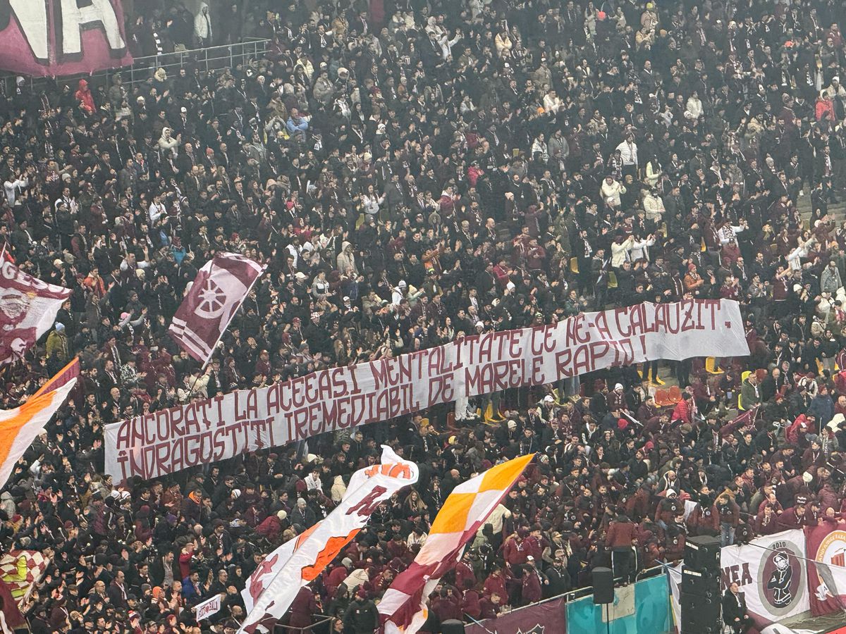 Rapid - FCSB, toate mesajele afișate » Ironii și jigniri pe Arena Națională, banner cu greșeală gramaticală în peluză