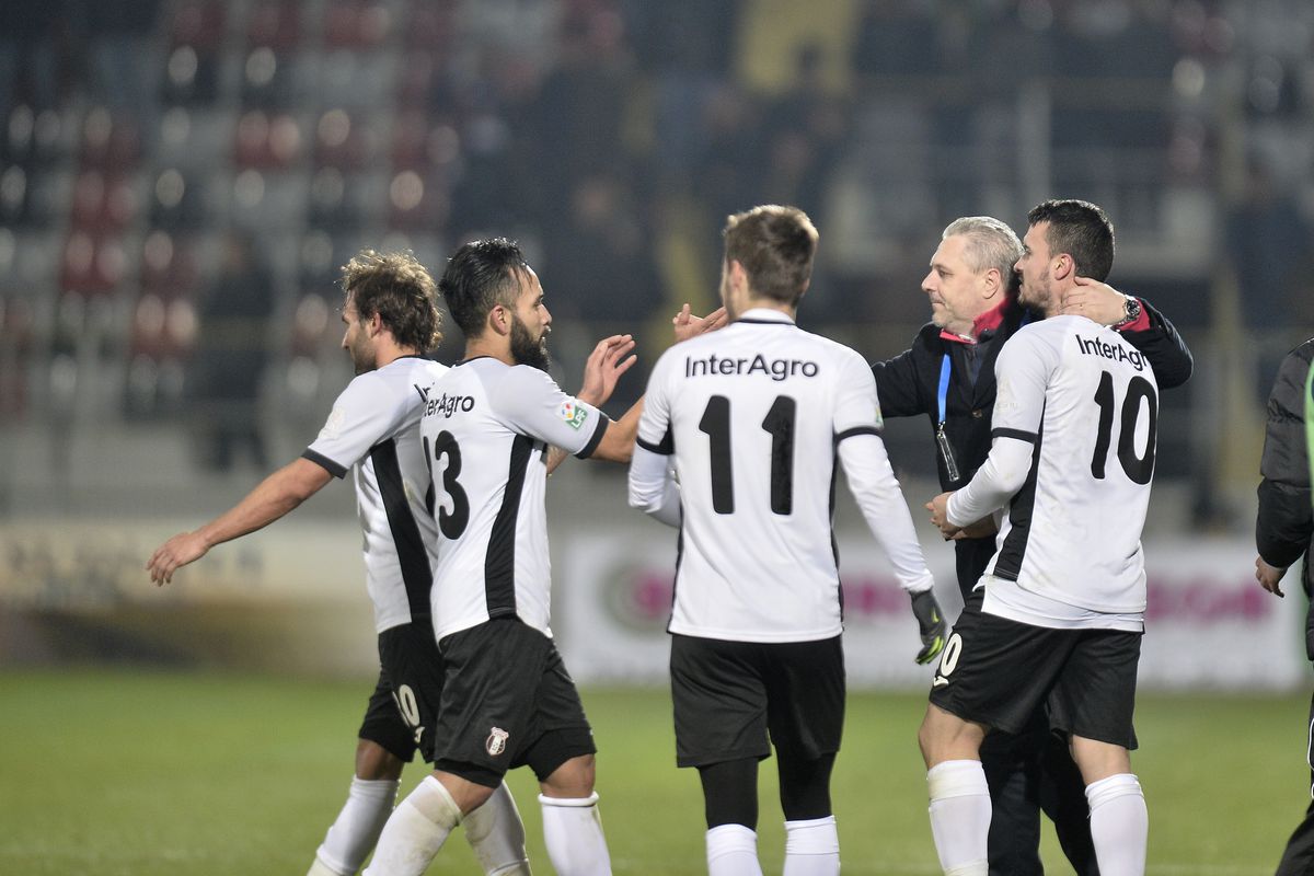 Ce s-a întâmplat la ultima victorie a lui Șumudică în fața rivalei FCSB » Vedetele care erau pe teren + cine a fost arbitru