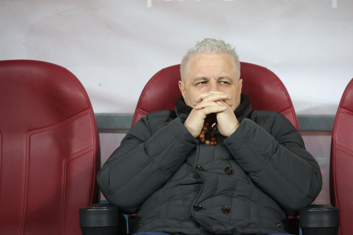 Ținuta aleasă de Șumudică pentru Rapid - FCSB » A schimbat geaca, dar a atras atenția prin alte două detalii