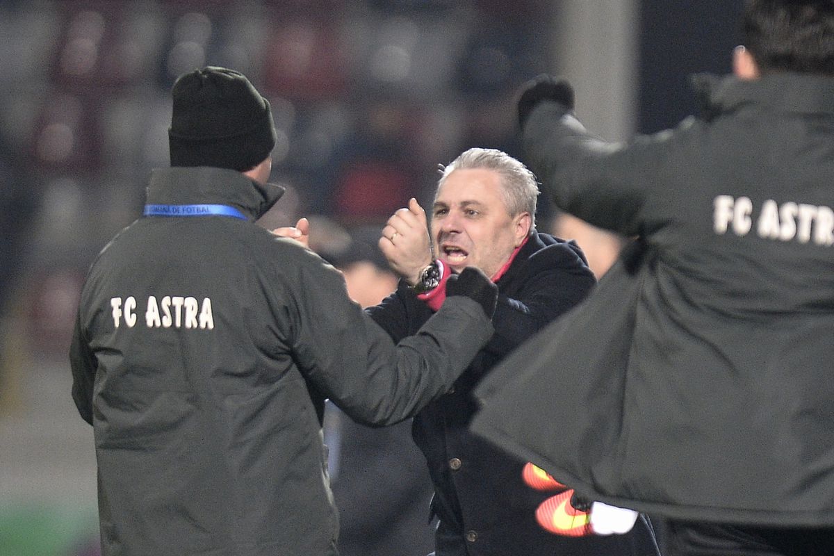 Ce s-a întâmplat la ultima victorie a lui Șumudică în fața rivalei FCSB » Vedetele care erau pe teren + cine a fost arbitru