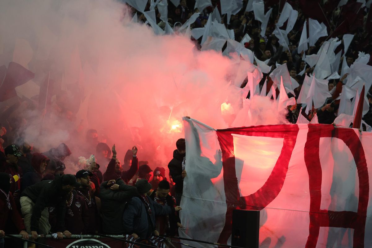 Atmosferă de derby și scene regretabile la Rapid - FCSB: ce s-a întâmplat în timpul momentului de reculegere dedicat lui Luca Manolache