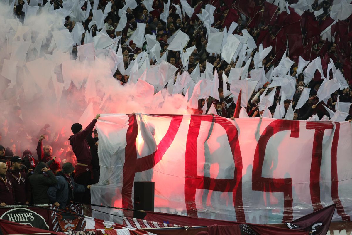 Scenografia suporterilor de la Rapid în meciul cu FCSB