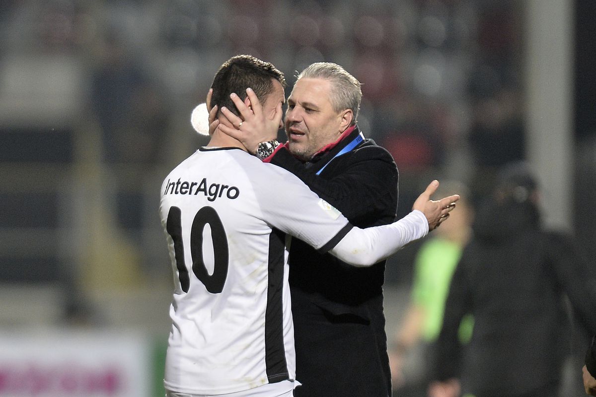 Ce s-a întâmplat la ultima victorie a lui Șumudică în fața rivalei FCSB » Vedetele care erau pe teren + cine a fost arbitru