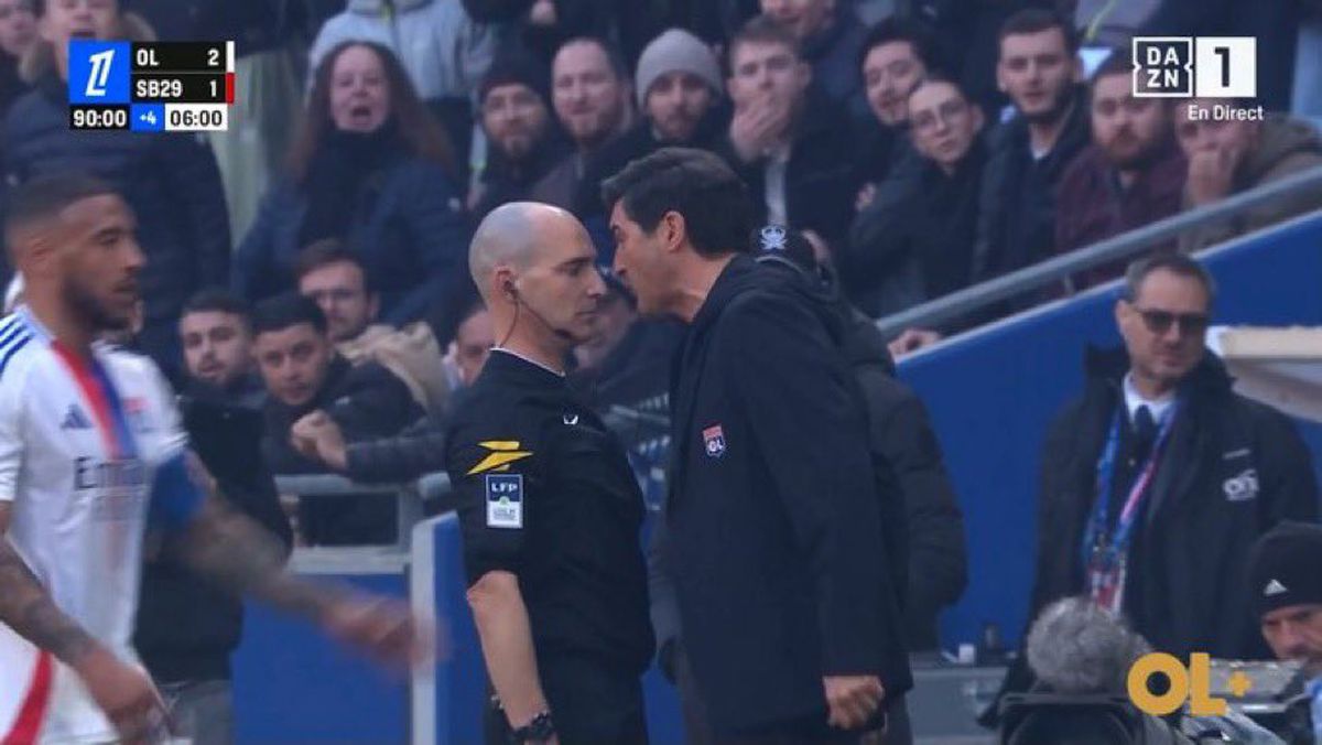 Scene reprobabile în meciul lui Lyon din Ligue 1 » Antrenorul Fonseca a sărit la arbitru: l-a lovit și a văzut „roșu”
