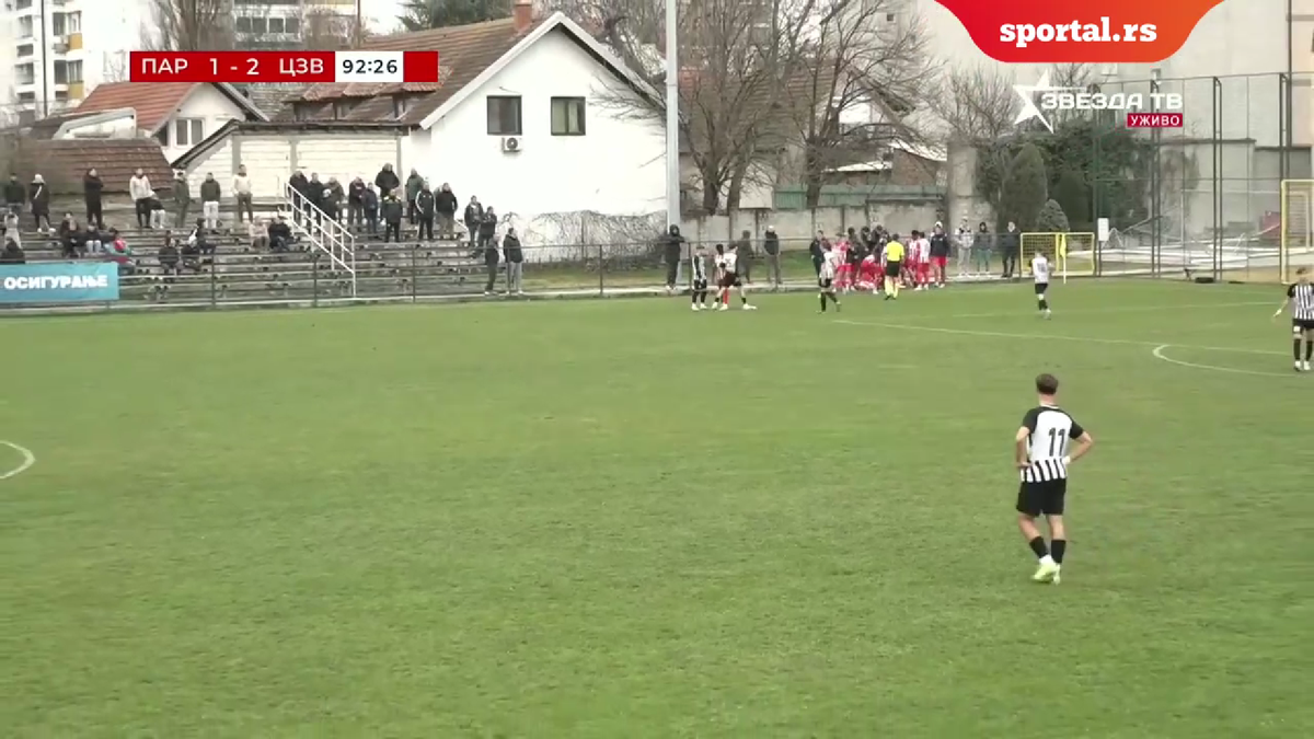 Bătaie generală la Steaua Roșie - Partizan! » I-a călcat tricoul în picioare, i-a dat cu mingea în cap, apoi a urmat haosul + Presa reacționează: „imagine catastrofală”