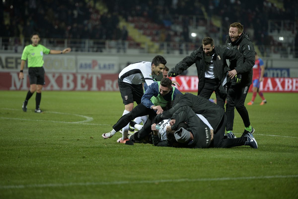 Ce s-a întâmplat la ultima victorie a lui Șumudică în fața rivalei FCSB » Vedetele care erau pe teren + cine a fost arbitru