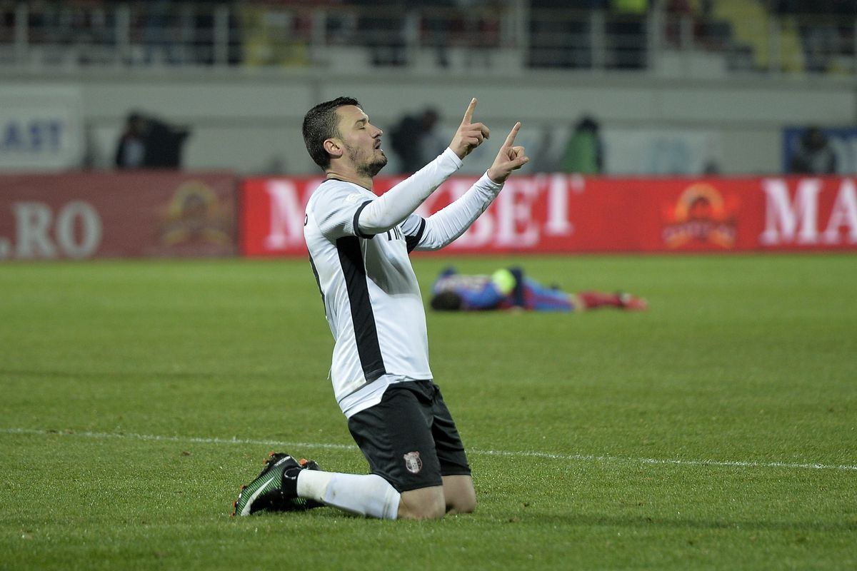 Ce s-a întâmplat la ultima victorie a lui Șumudică în fața rivalei FCSB » Vedetele care erau pe teren + cine a fost arbitru