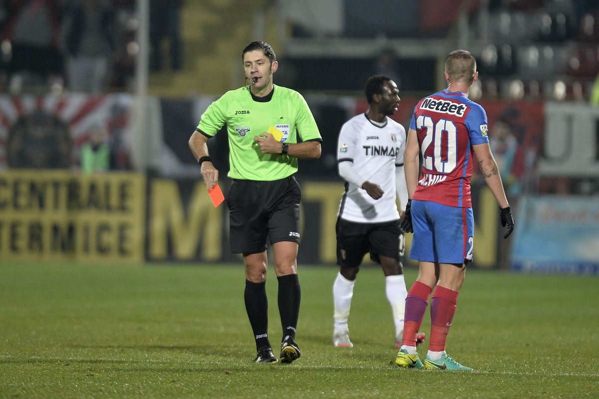 Ce s-a întâmplat la ultima victorie a lui Șumudică în fața rivalei FCSB » Vedetele care erau pe teren + cine a fost arbitru