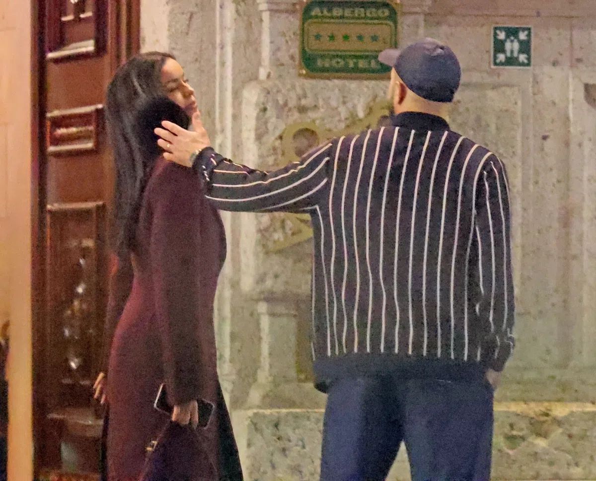 Starul lui AC Milan s-a abținut o singură zi! » A fost surprins cu două femei la 24 de ore după ce soția a plecat din țară