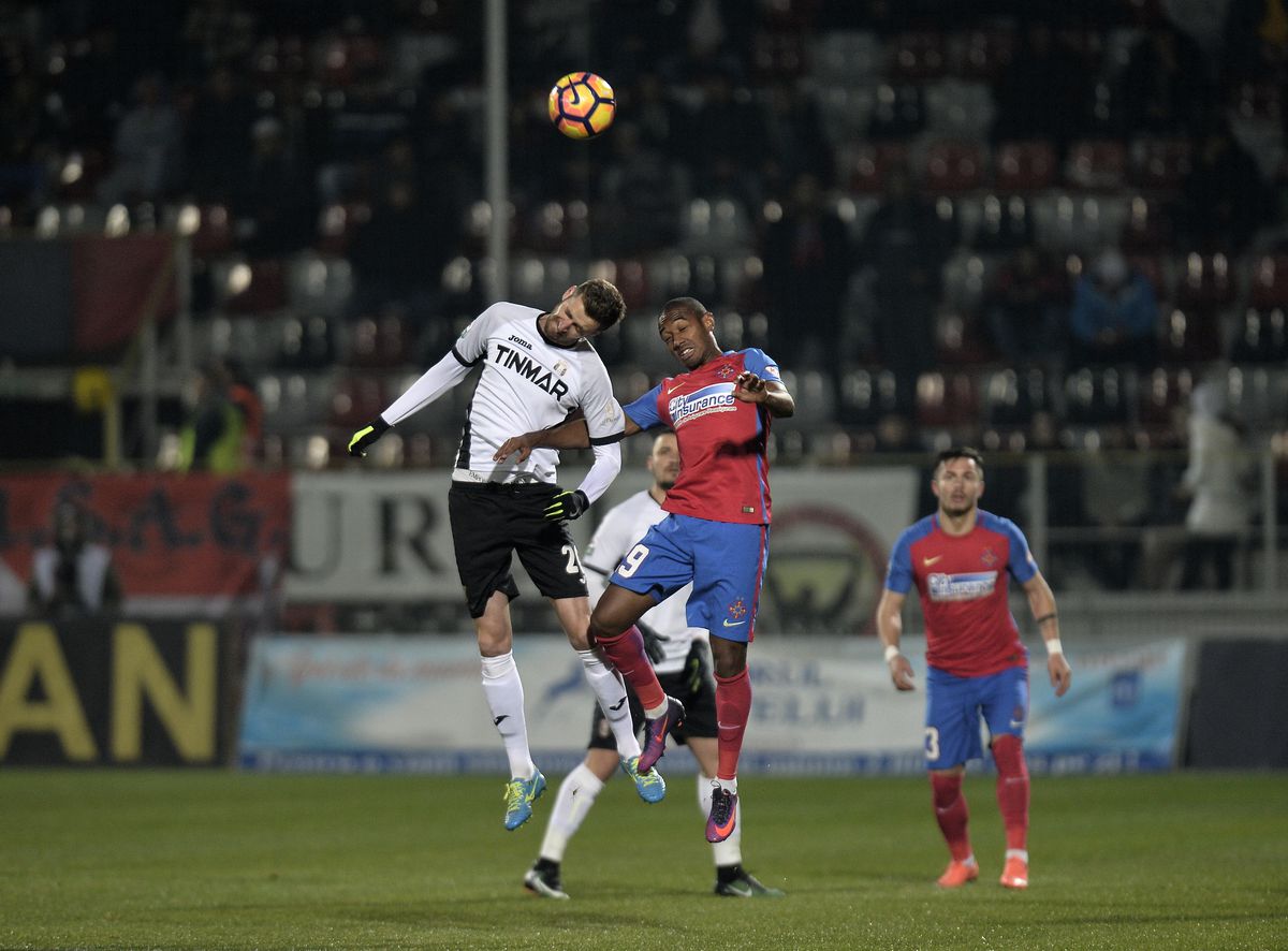 Ce s-a întâmplat la ultima victorie a lui Șumudică în fața rivalei FCSB » Vedetele care erau pe teren + cine a fost arbitru