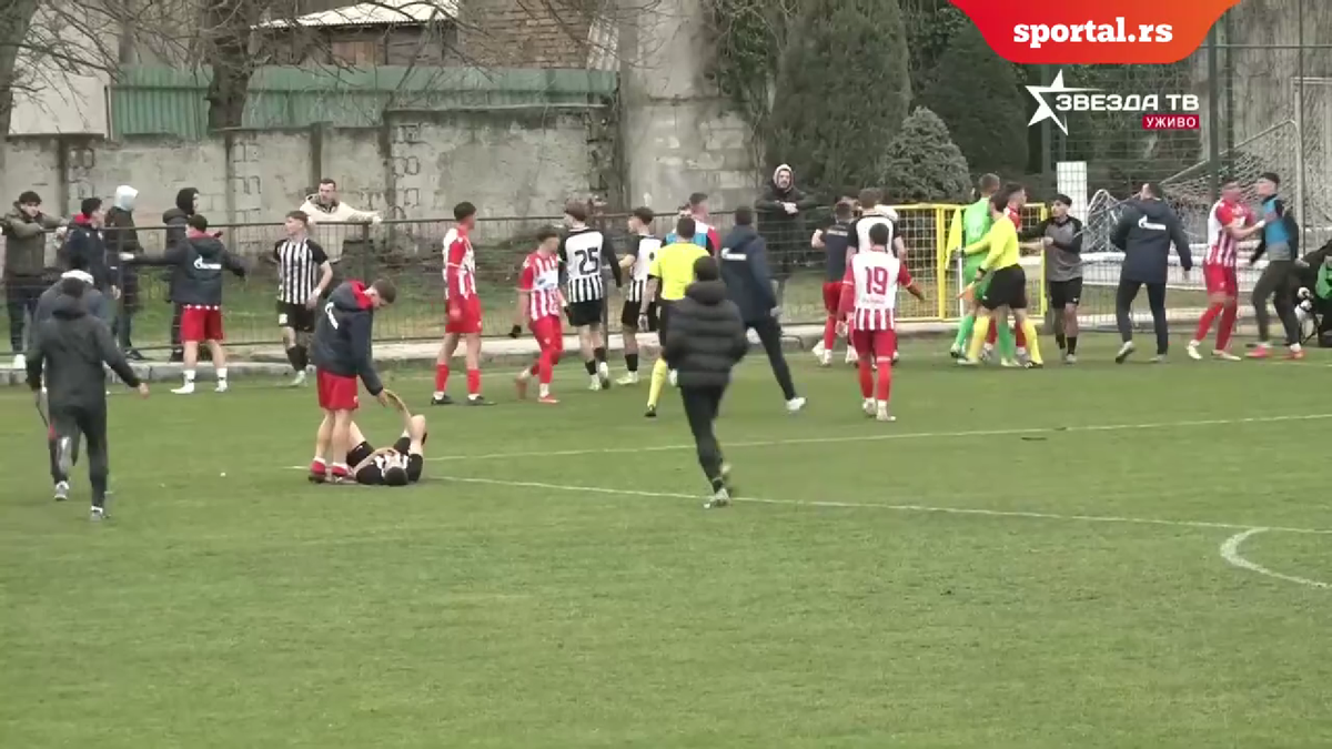 Bătaie generală la Steaua Roșie - Partizan! » I-a călcat tricoul în picioare, i-a dat cu mingea în cap, apoi a urmat haosul + Presa reacționează: „imagine catastrofală”