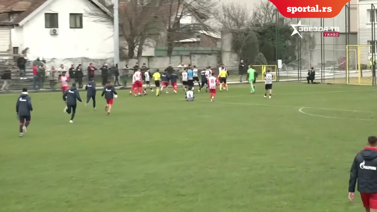 Bătaie generală la Steaua Roșie - Partizan! » I-a călcat tricoul în picioare, i-a dat cu mingea în cap, apoi a urmat haosul + Presa reacționează: „imagine catastrofală”