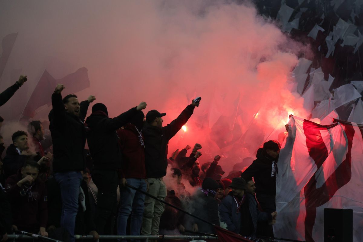 Atmosferă de derby și scene regretabile la Rapid - FCSB: ce s-a întâmplat în timpul momentului de reculegere dedicat lui Luca Manolache