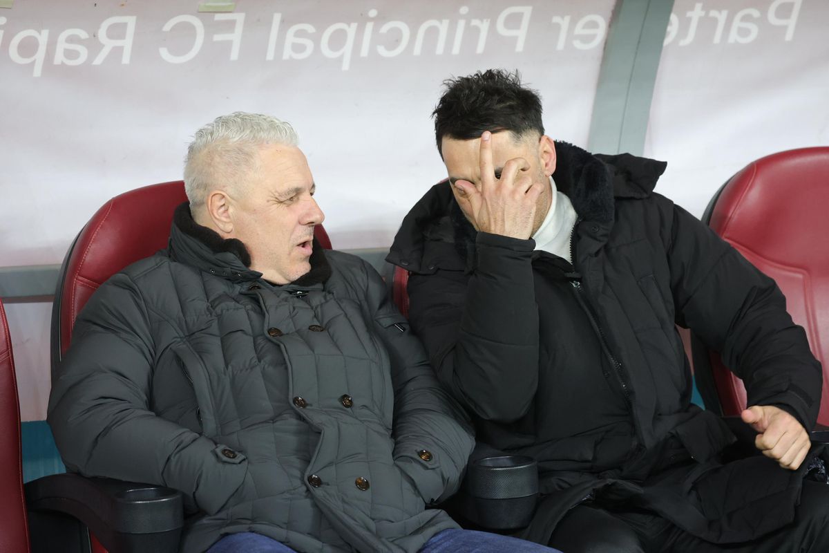 Ținuta aleasă de Șumudică pentru Rapid - FCSB » A schimbat geaca, dar a atras atenția prin alte două detalii