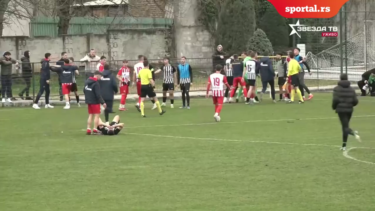 Bătaie generală la Steaua Roșie - Partizan! » I-a călcat tricoul în picioare, i-a dat cu mingea în cap, apoi a urmat haosul + Presa reacționează: „imagine catastrofală”