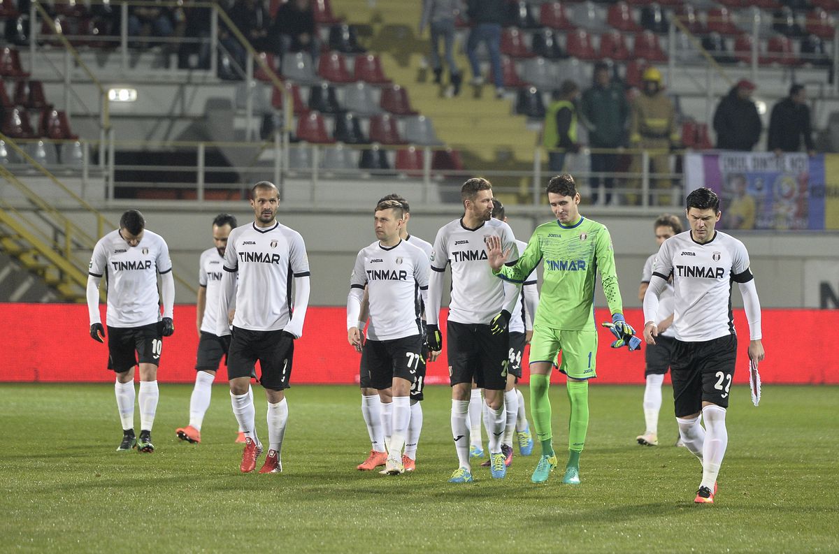 Ce s-a întâmplat la ultima victorie a lui Șumudică în fața rivalei FCSB » Vedetele care erau pe teren + cine a fost arbitru