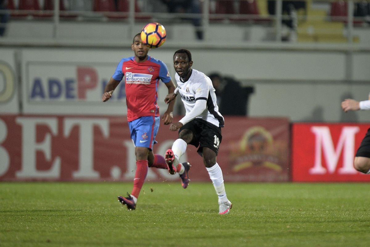 Ce s-a întâmplat la ultima victorie a lui Șumudică în fața rivalei FCSB » Vedetele care erau pe teren + cine a fost arbitru