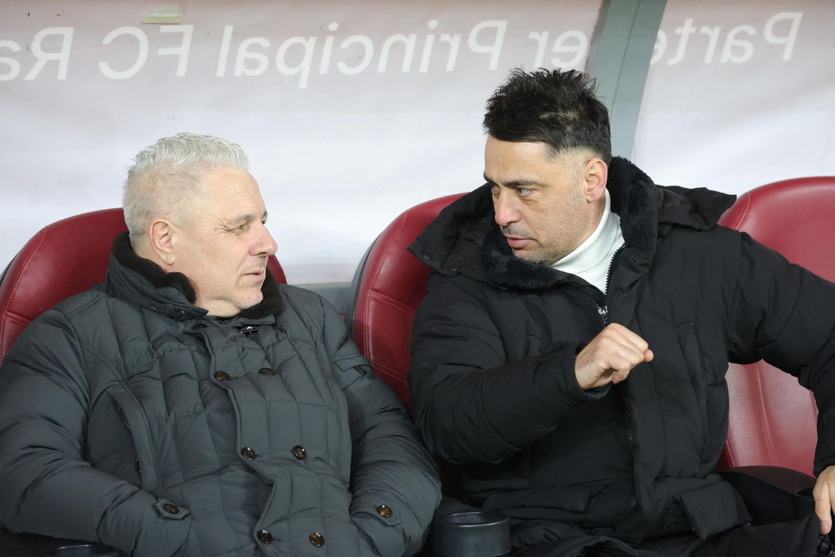 Ținuta aleasă de Șumudică pentru Rapid - FCSB » A schimbat geaca, dar a atras atenția prin alte două detalii