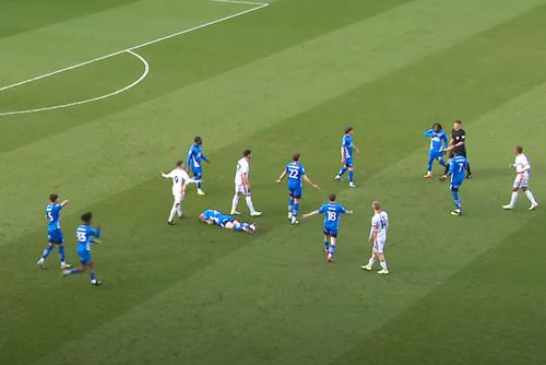 John Marquis a văzut cartonașul roșu în secunda 13 a meciului