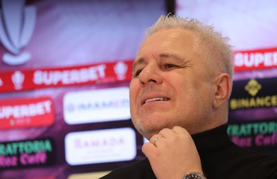 Marius Șumudică a explicat semnul făcut către galeria FCSB-ului: „Le-am arătat că sunt ZERO! Cetățeni! Șmecherii sunt la Peluza Sud”