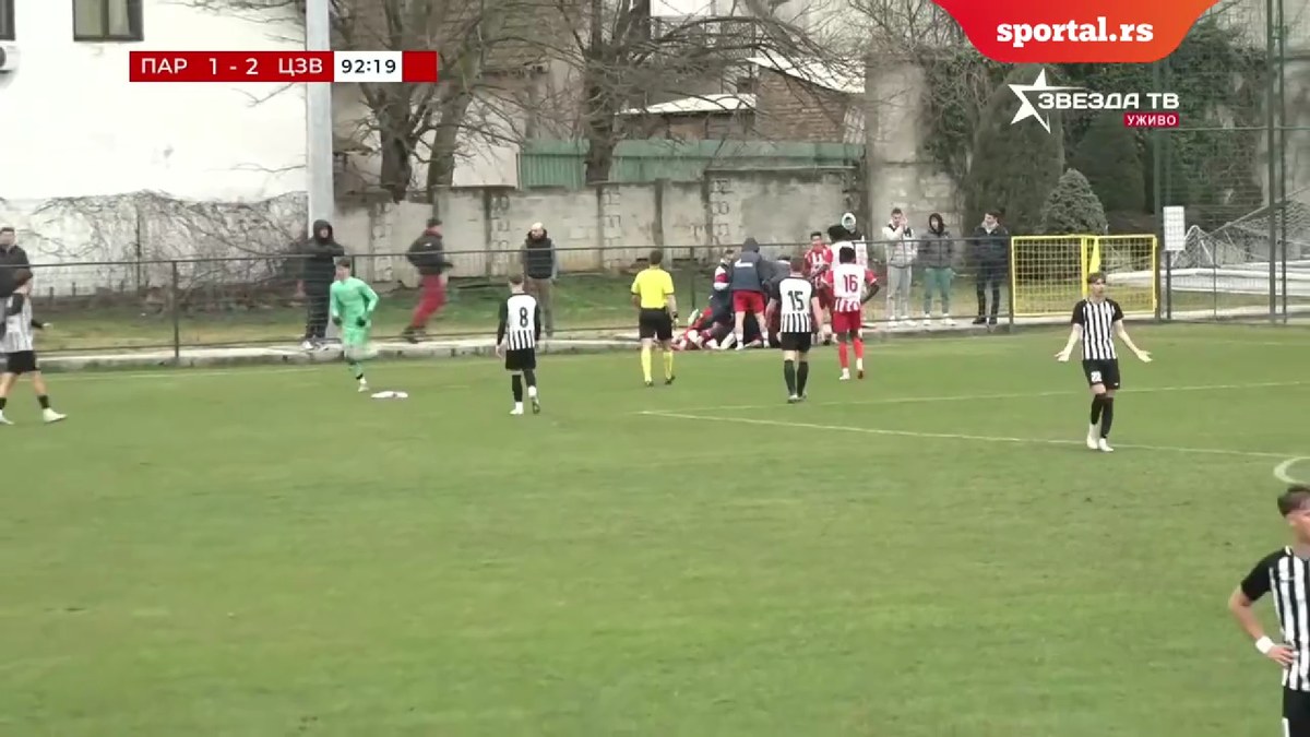 Bătaie generală la Steaua Roșie - Partizan! » I-a călcat tricoul în picioare, i-a dat cu mingea în cap, apoi a urmat haosul + Presa reacționează: „imagine catastrofală”