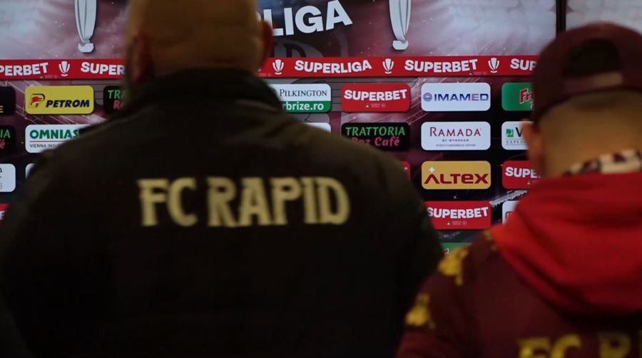 Imagini incredibile în conferința lui Șumudică, după Rapid - FCSB » Suporteri „sub acoperire” s-au așezat pe locurile din față: ce a urmat