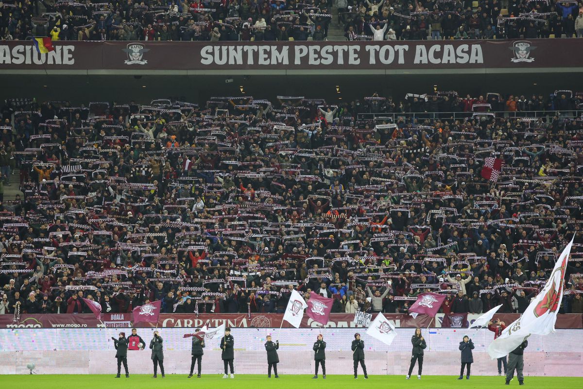 Rapid - FCSB, toate mesajele afișate » Ironii și jigniri pe Arena Națională, banner cu greșeală gramaticală în peluză
