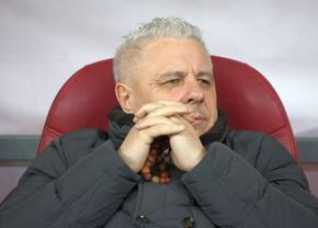 Ținuta aleasă de Șumudică pentru Rapid - FCSB » A schimbat geaca, dar a atras atenția prin alte două detalii