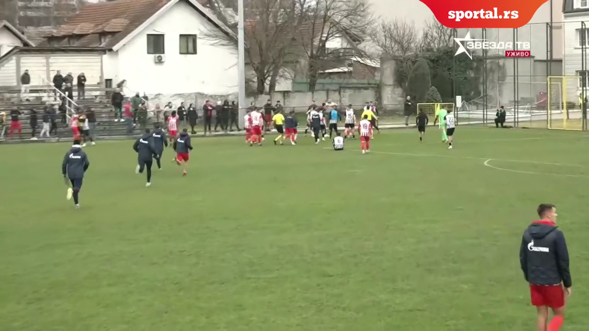 Bătaie generală la Steaua Roșie - Partizan! » I-a călcat tricoul în picioare, i-a dat cu mingea în cap, apoi a urmat haosul + Presa reacționează: „imagine catastrofală”