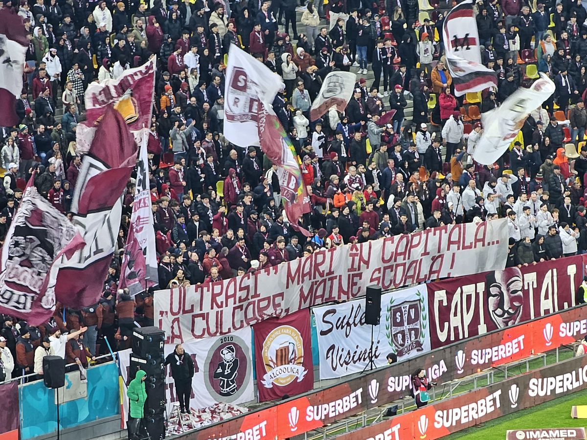 Rapid - FCSB, toate mesajele afișate » Ironii și jigniri pe Arena Națională, banner cu greșeală gramaticală în peluză