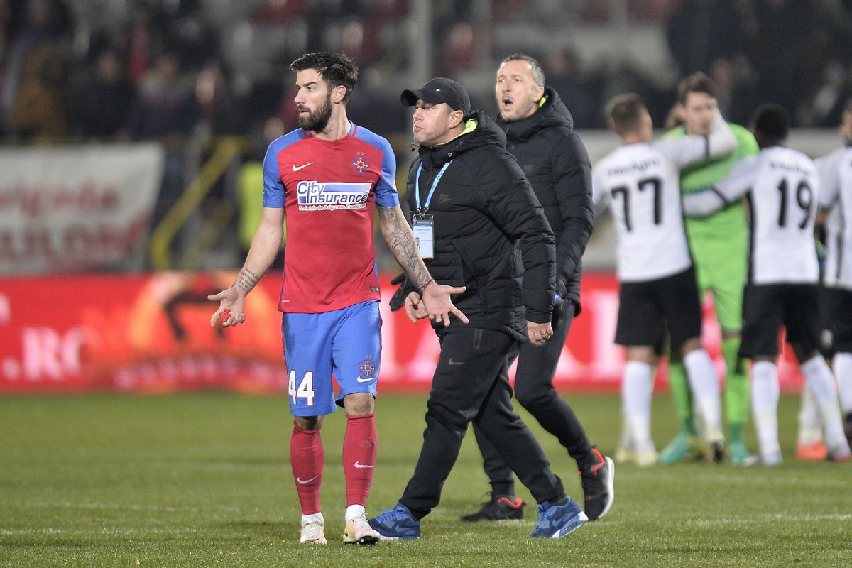 Ce s-a întâmplat la ultima victorie a lui Șumudică în fața rivalei FCSB » Vedetele care erau pe teren + cine a fost arbitru