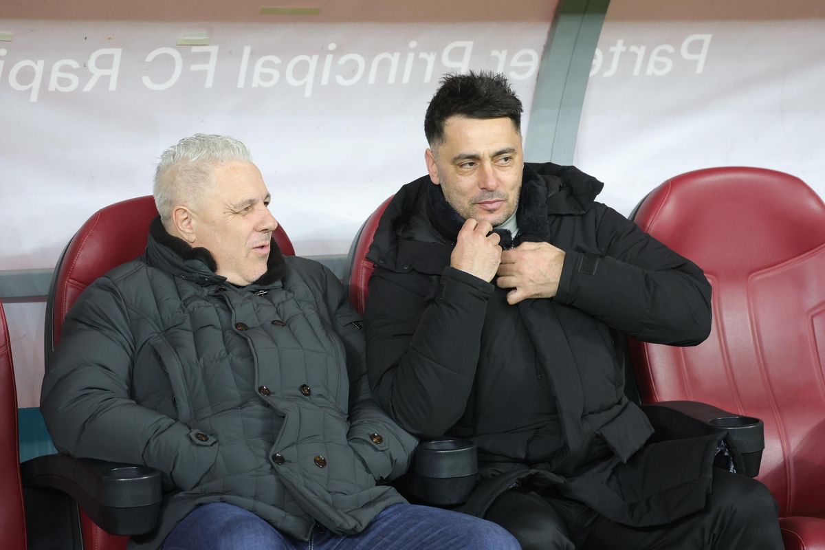 Ținuta aleasă de Șumudică pentru Rapid - FCSB » A schimbat geaca, dar a atras atenția prin alte două detalii