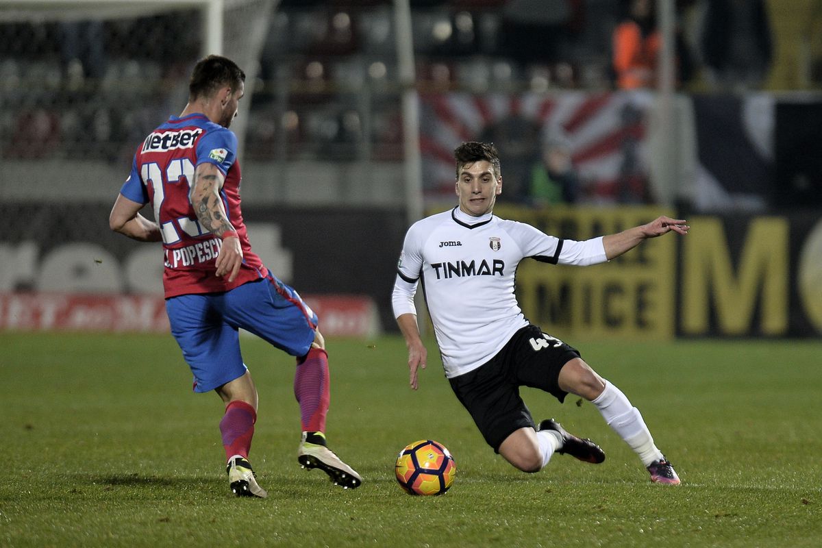 Ce s-a întâmplat la ultima victorie a lui Șumudică în fața rivalei FCSB » Vedetele care erau pe teren + cine a fost arbitru