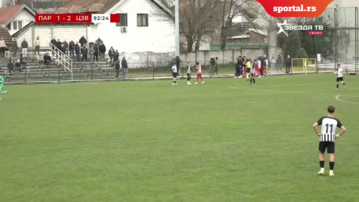 Bătaie generală la Steaua Roșie - Partizan! » I-a călcat tricoul în picioare, i-a dat cu mingea în cap, apoi a urmat haosul + Presa reacționează: „imagine catastrofală”