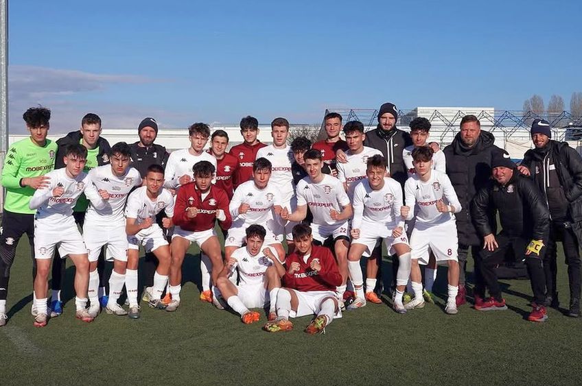 Rapidiștii au sărbătorit victoria din Cupa Elitelor U17 // sursă foto: Instagram @ Rapid