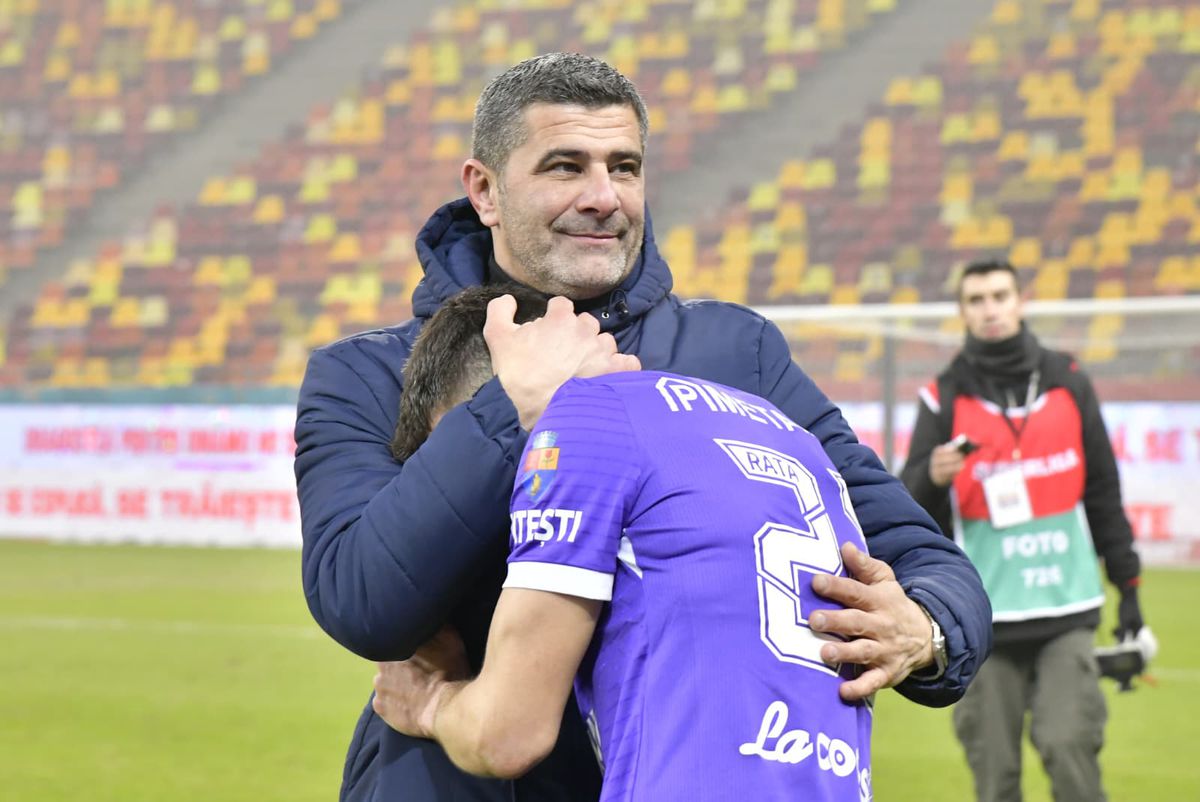 „Dacă Steaua nu mai e...” » Scene nemaivăzute pe Arenă: „câinii” s-au dezbrăcat și au început să cânte la înfrângere