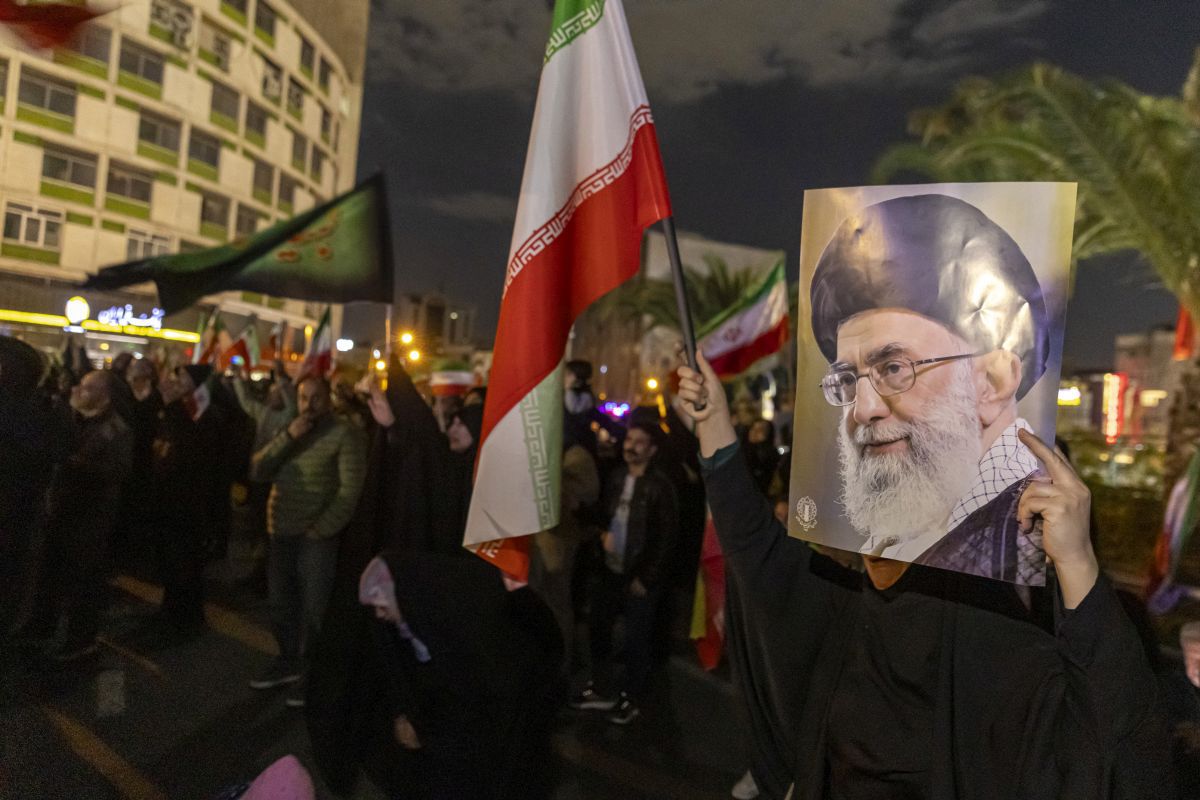 „Soția a ieșit singură în piață, știți ce a urmat?” » Poveștile românului campion cu Rapid care a jucat în Iran: „Peste România din toate punctele de vedere”