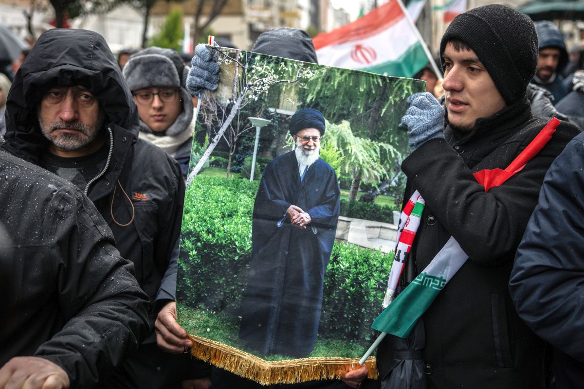 „Soția a ieșit singură în piață, știți ce a urmat?” » Poveștile românului campion cu Rapid care a jucat în Iran: „Peste România din toate punctele de vedere”