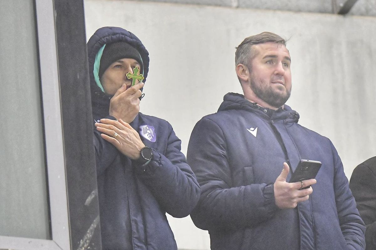 „Dacă Steaua nu mai e...” » Scene nemaivăzute pe Arenă: „câinii” s-au dezbrăcat și au început să cânte la înfrângere