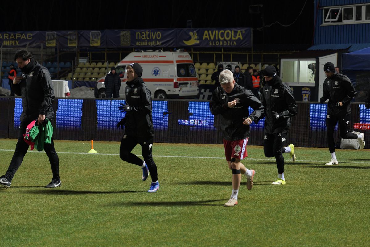 Unirea Slobozia - Rapid, imagini de la încălzire