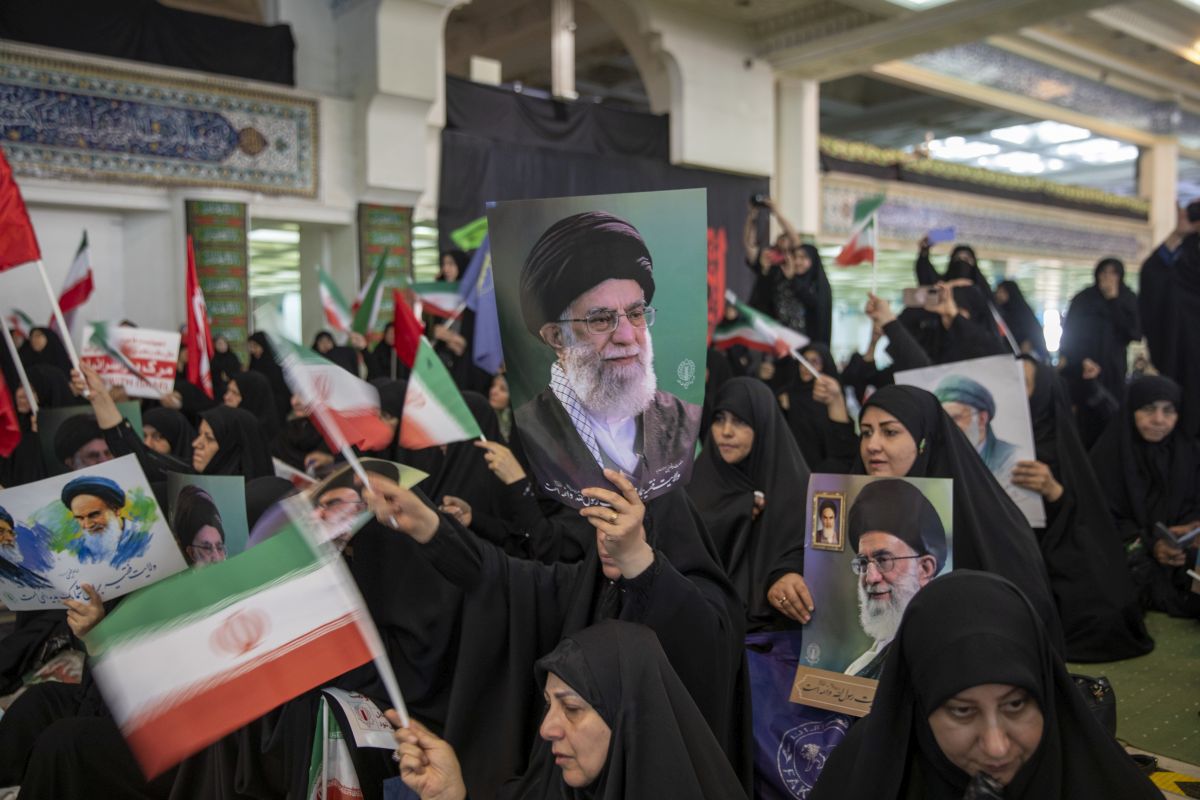 Societatea în Iran - viața într‑un stat teocratic dominat de autoritatea ayatollahilor