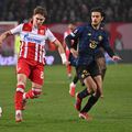 Vasilije Kostov (stânga), într-un meci cu Lille din Europa League / Foto: Imago